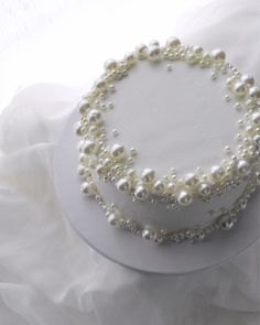 Pearl Minimalist Cake