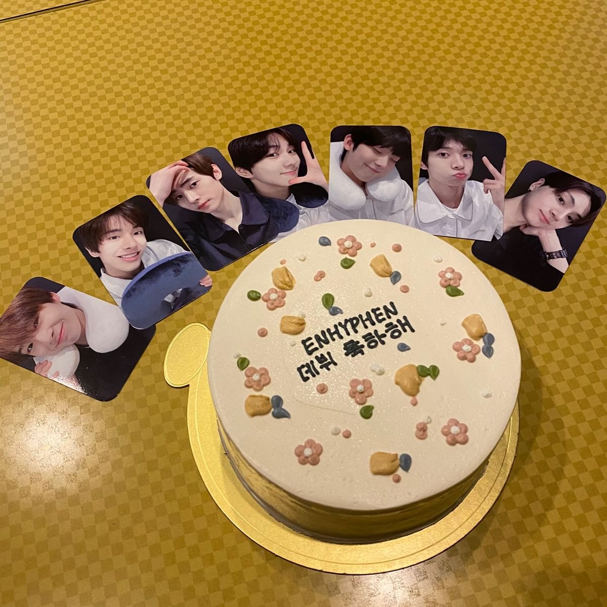 Kpop Cake