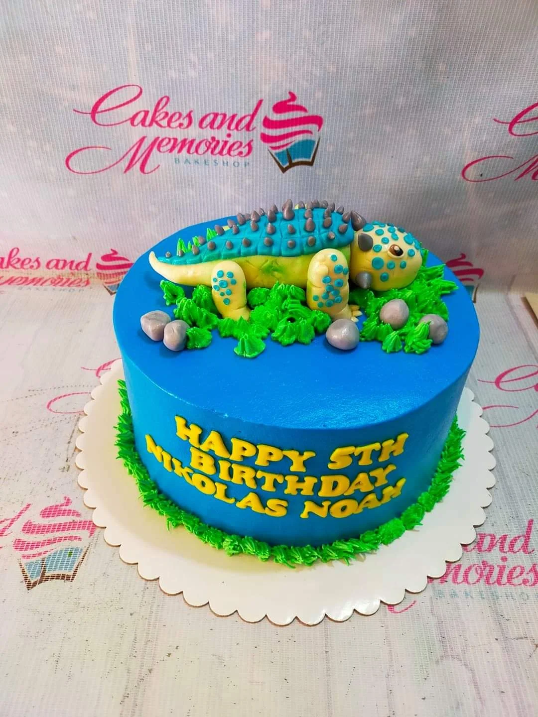 Dinosaur Noah's Ark Cake Design