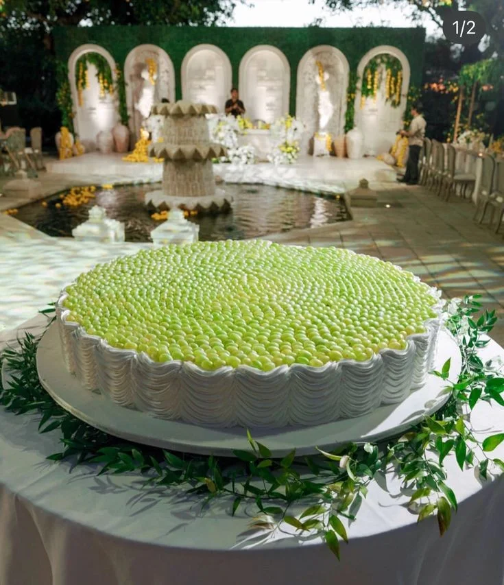 Green Grape Top Wing Cake Design