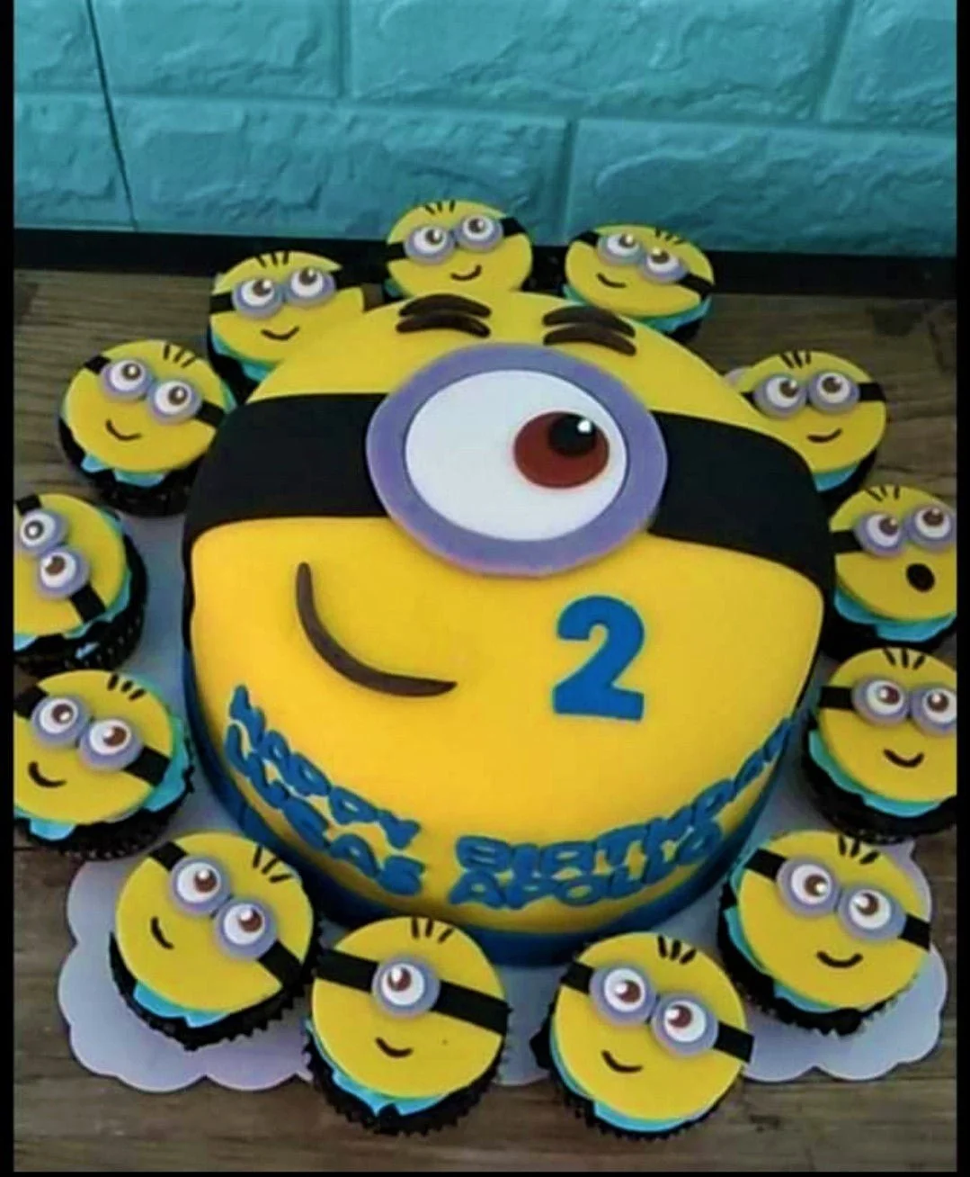 Minion Cake