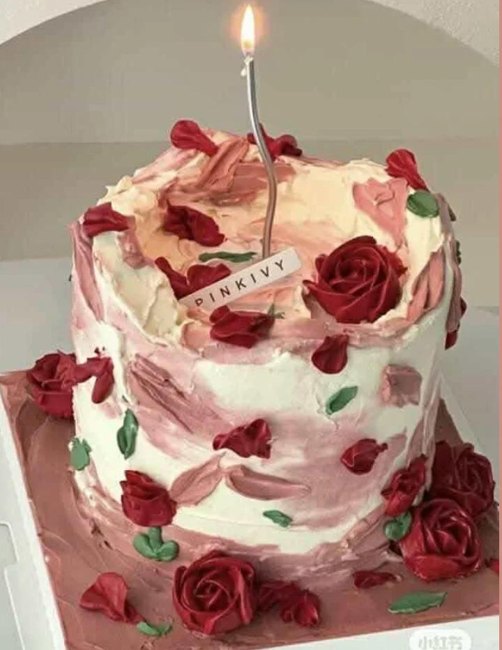 Red Minimalist Red Roses Cake Design