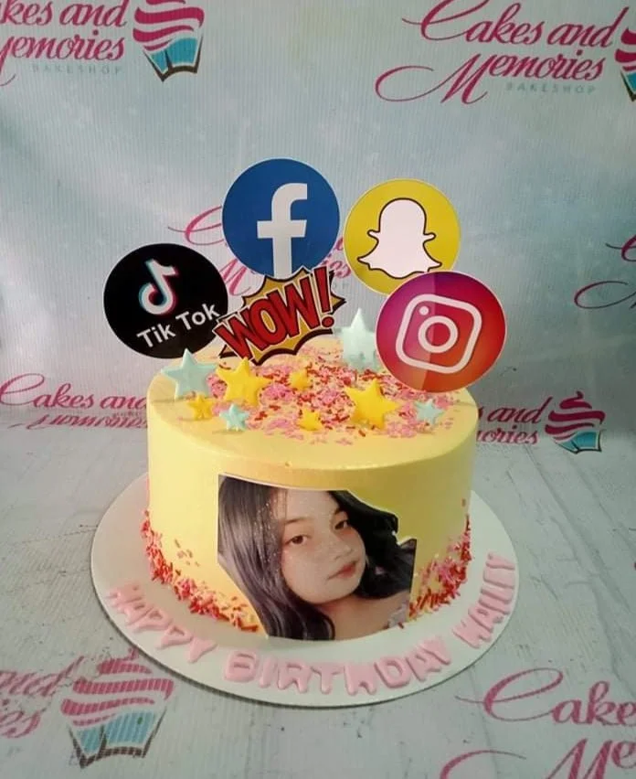 Social Media Comics Cake Design
