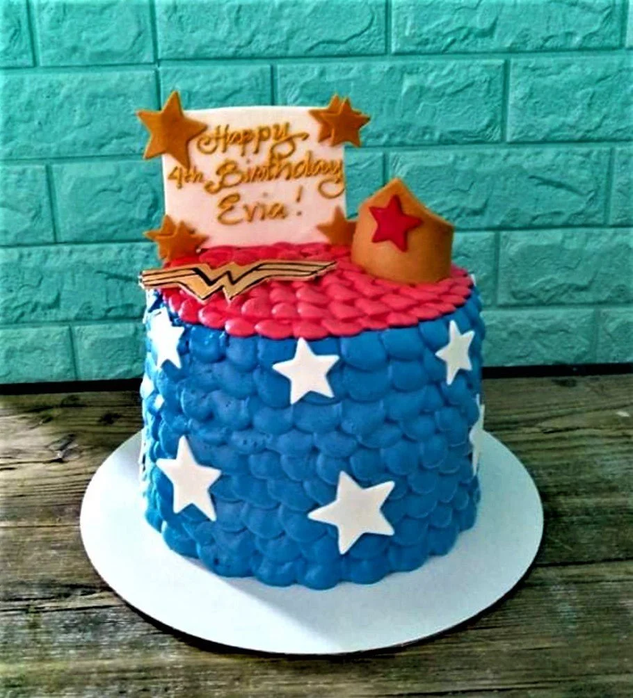 Wonder Woman Cake