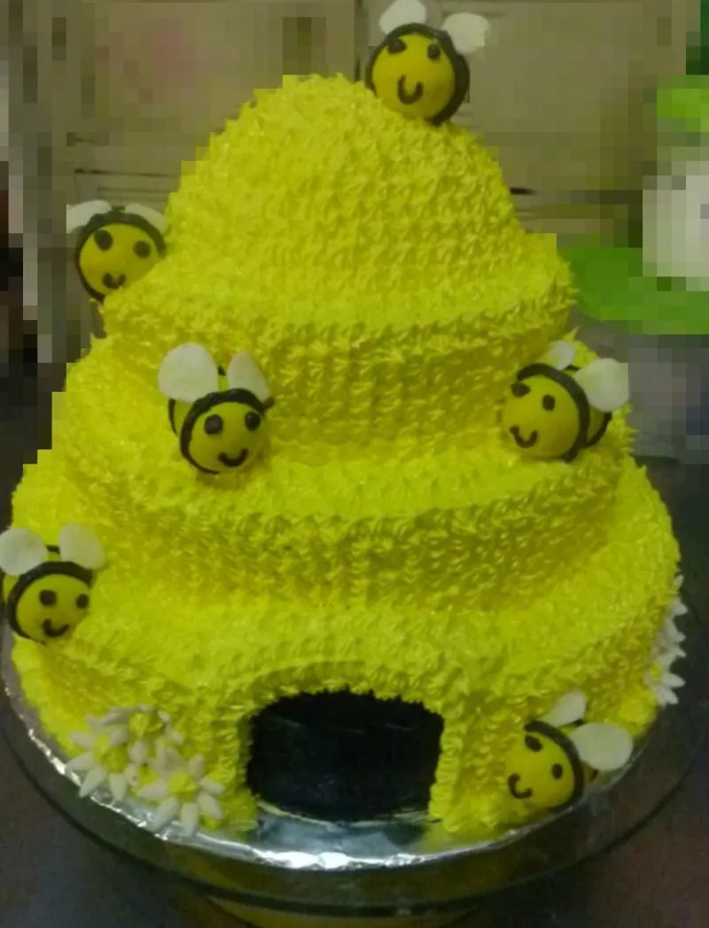 Beehive Bugs Cake Design