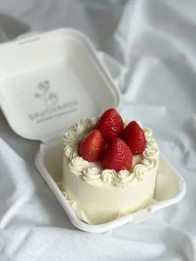 Ivory bento cake with smooth soft icing, classic strawberry shortcake theme, and fresh red strawberries Ivory bento cake with smooth soft icing, classic strawberry shortcake theme, and fresh red strawberries