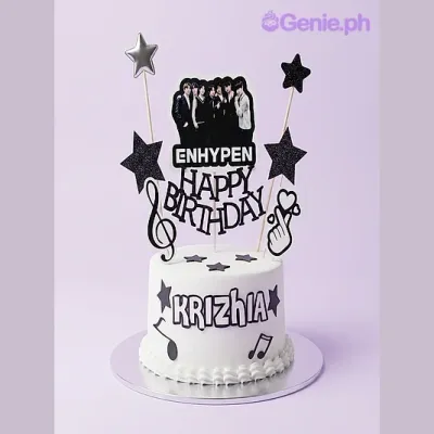 White 1-tier birthday cake with Enhypen photo topper and black glitter star accents White 1-tier birthday cake with Enhypen photo topper and black glitter star accents