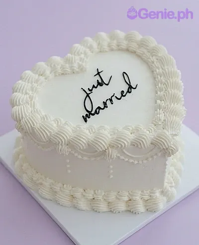 Just Married Heart Vintage Cake Design