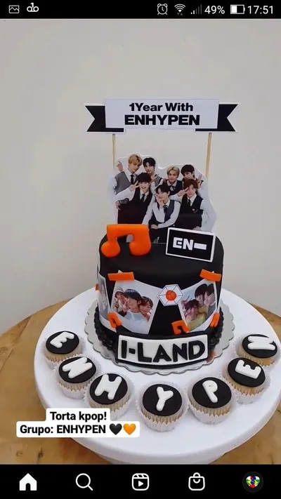 Black 1-tier fondant cake with ENHYPEN group photo printout and orange musical note toppers Black 1-tier fondant cake with ENHYPEN group photo printout and orange musical note toppers