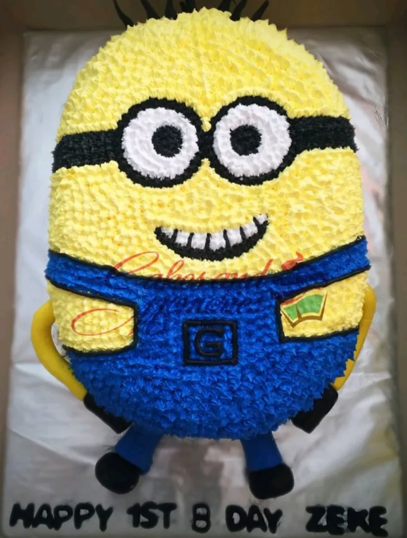 Minion Cake