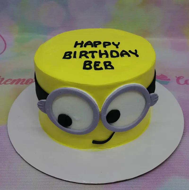 Minion Cake