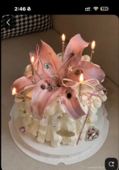 White 1 tier cake with smooth soft icing, Vintage Lily Cake theme, large pink edible lily flower, and piped white cream ruffles
