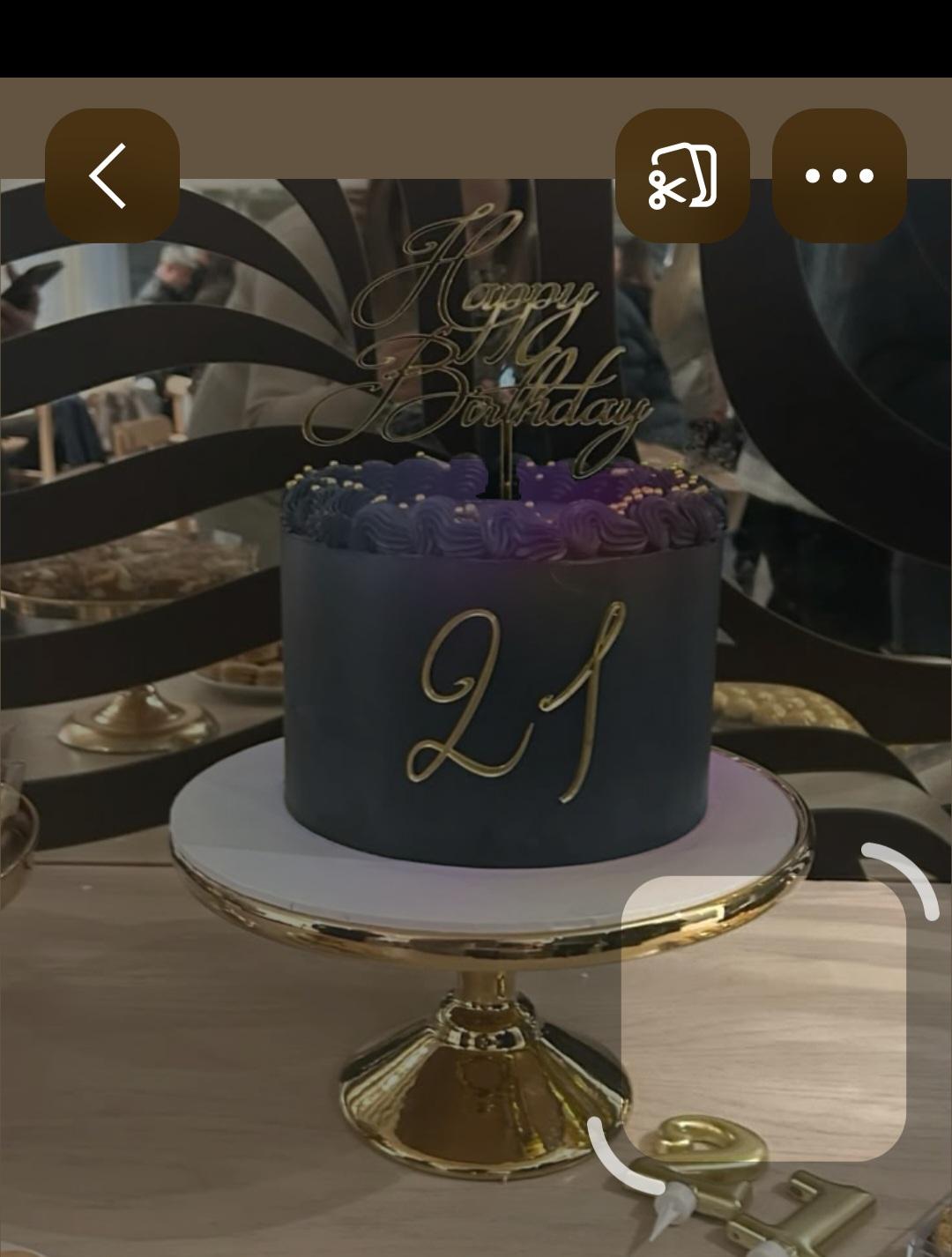 21st Birthday 1 Tier Fondant - gold theme with Happy Birthday topper and Piped swirls/dollops on top border