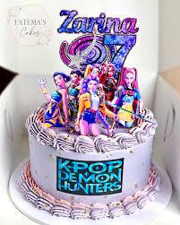 K-Pop 7th birthday 1 Tier - gold theme with Zarina 07 glitter topper and gold sprinkles on base border