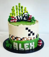 Minecraft Panda 1 Tier - red, green, black theme with panda figure and small red items