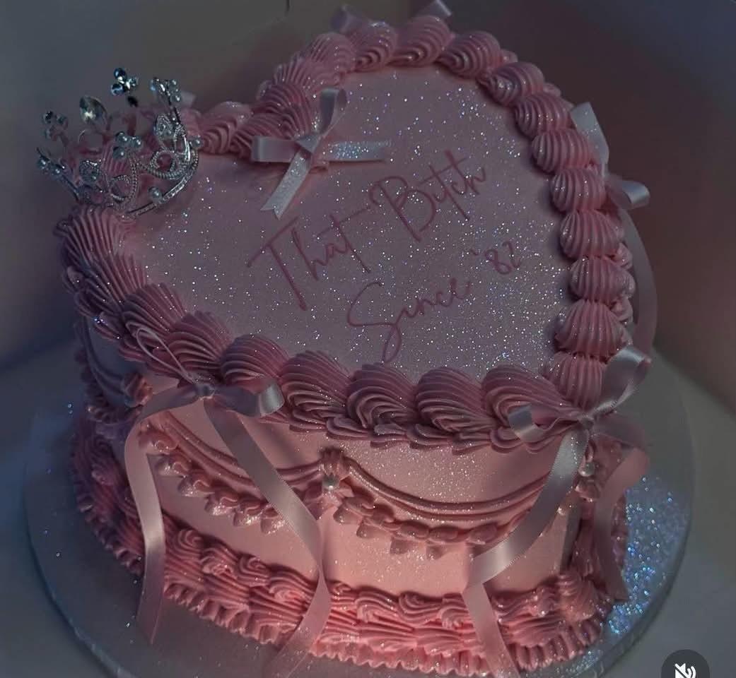 pink heart minimalist 1 Tier - silver, pink theme with silver crown and vintage shell piping