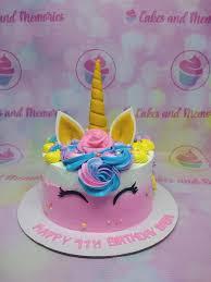 unicorn birthday 1 Tier - colorful theme with 1 Unicorn horn & ears set and Unicorn eyes and eyelashes
